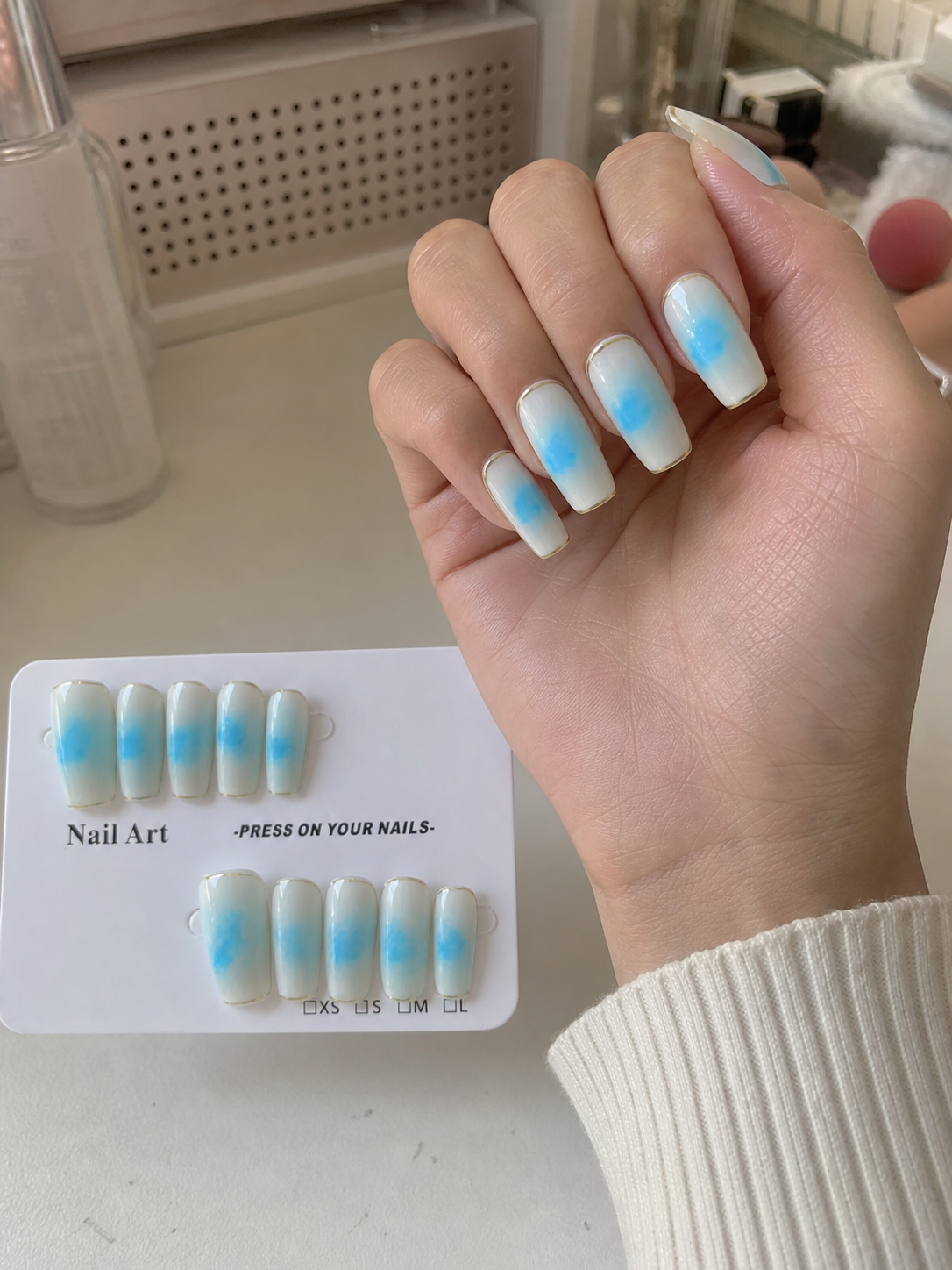 Hand nail UGC with product card